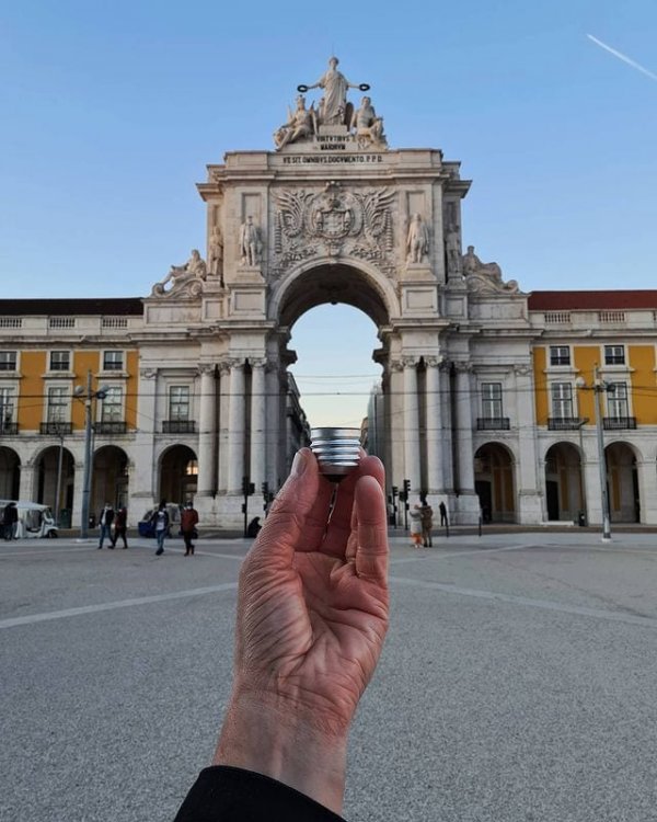 Необычные сюрреалистичные снимки португальского фотографа Хьюго Суиссаса