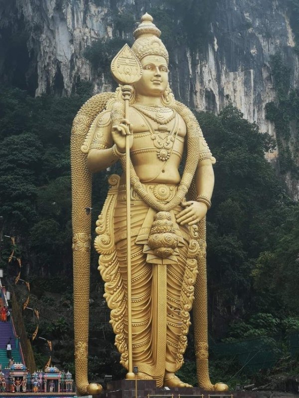 Статуя возле пещеры Бату, Малайзия