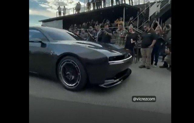 Dodge показала концепт своего первого электрического маслкара, который выйдет в 2024 году