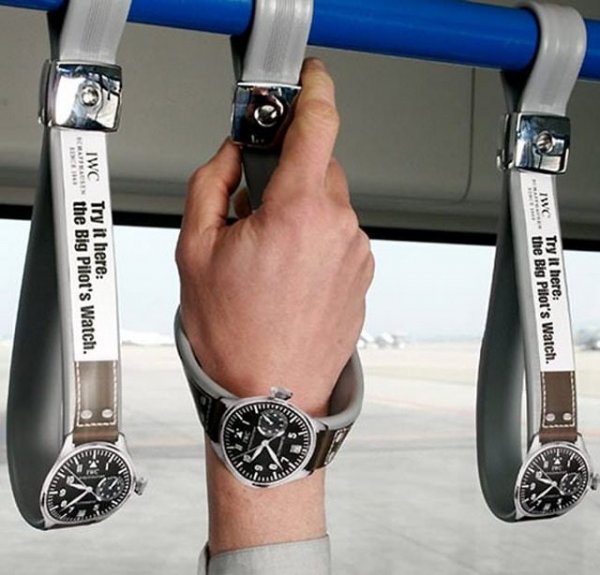 Креативная реклама часов, которые любой желающий может примерить в общественном транспорте