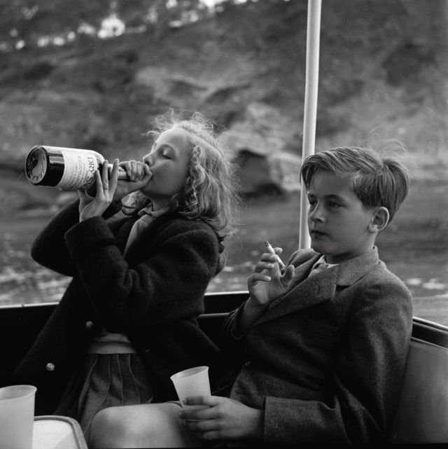 Нашумевшая фотография &quot;Принцесса Ивонна и принц Александр&quot;. Майорка. Испания. 1955 год