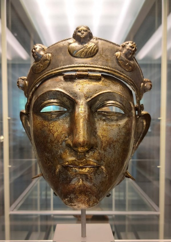 Удивительный римский шлем, датируемый второй половиной первого века, был найден в Неймегене (Нидерланды)