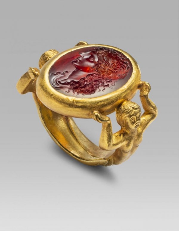 Кольцо из золота и сердолика с изображением Галатеи, первый век нашей эры
