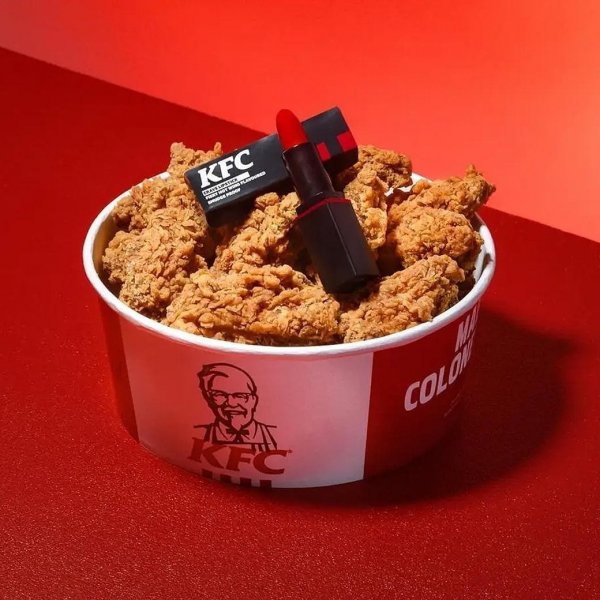 Помада со вкусом острых куриных крылышек от KFC