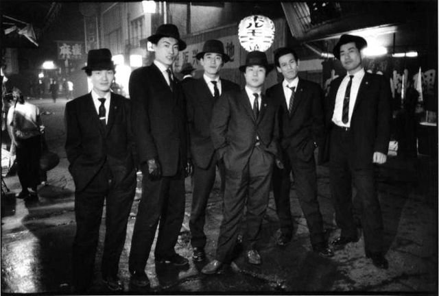 Молодые члены клана якудза, Япония, 1960 год.