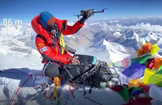 Использование дрона на горе Эверест