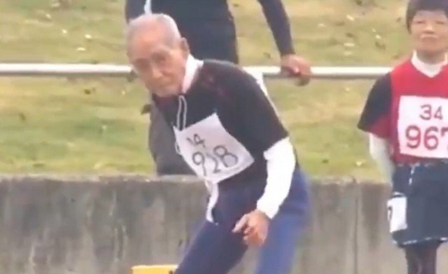 Дедушка, который очень круто бегает