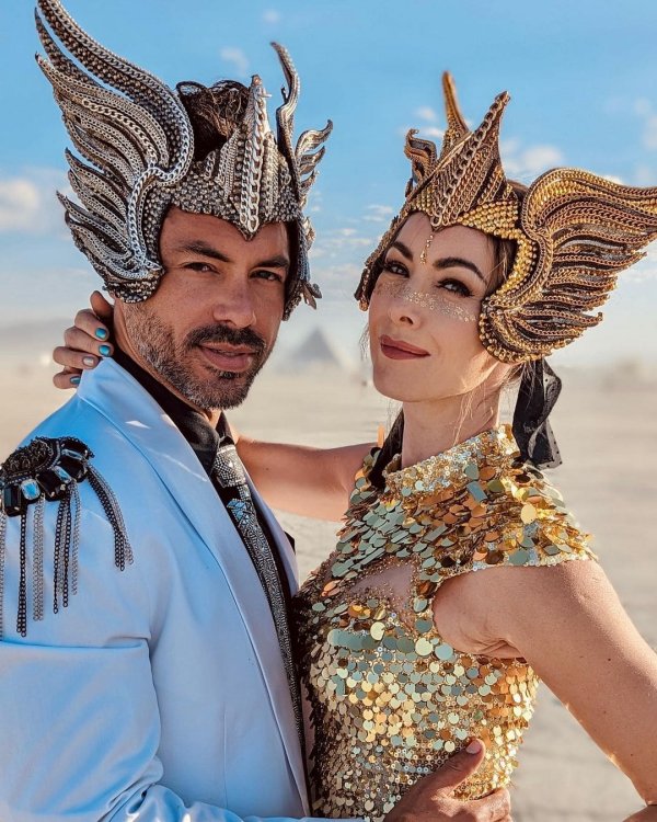 Впечатляющие наряды участников фестиваля Burning Man-2022