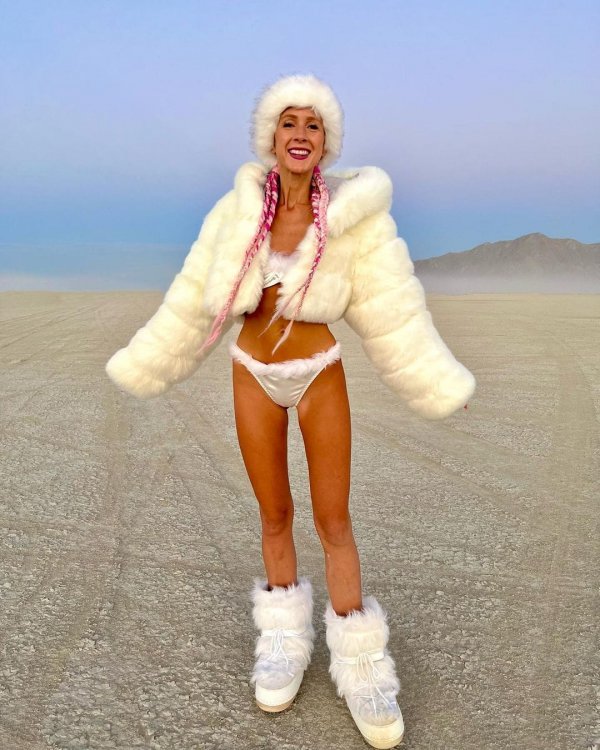Впечатляющие наряды участников фестиваля Burning Man-2022