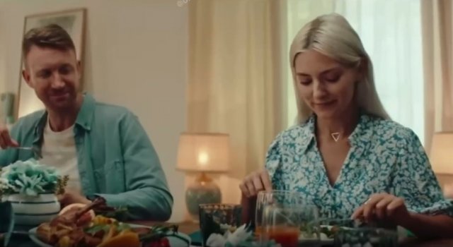Самая известная российская актриса фильмов для взрослых Eva Elfie снялась в забавной рекламе