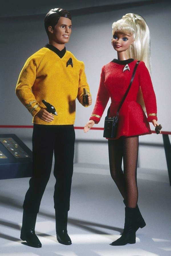 Барби и Кен, сделанные по медиафраншизе «Star Trek»
