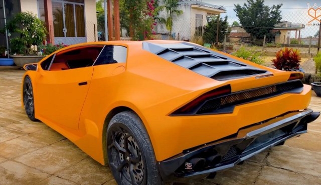 Парень из Вьетнама собрал картонный Lamborghini Huracan