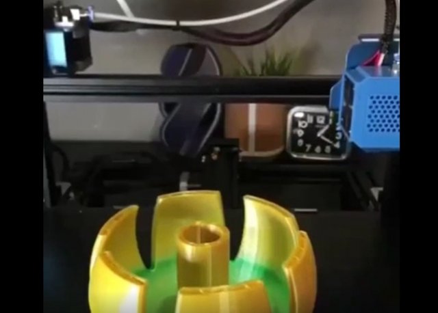 Залипательное видео создание вазы с помощью 3D-принтера