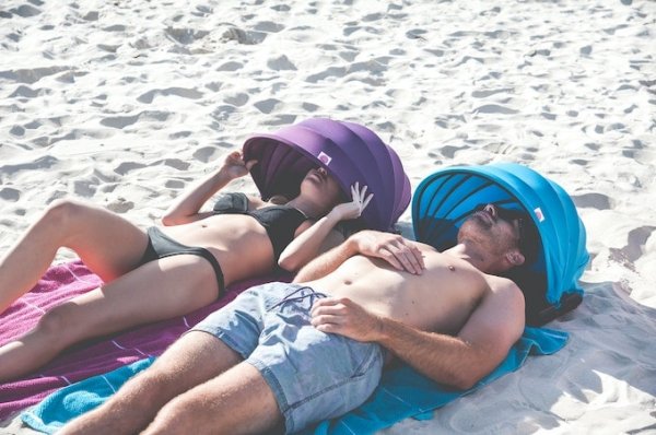 Складной капюшон для пляжа с подушкой и зарядкой для гаджетов