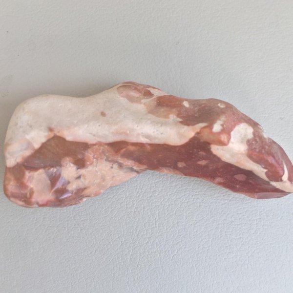 Камень, который выглядит как кусок сырого мяса