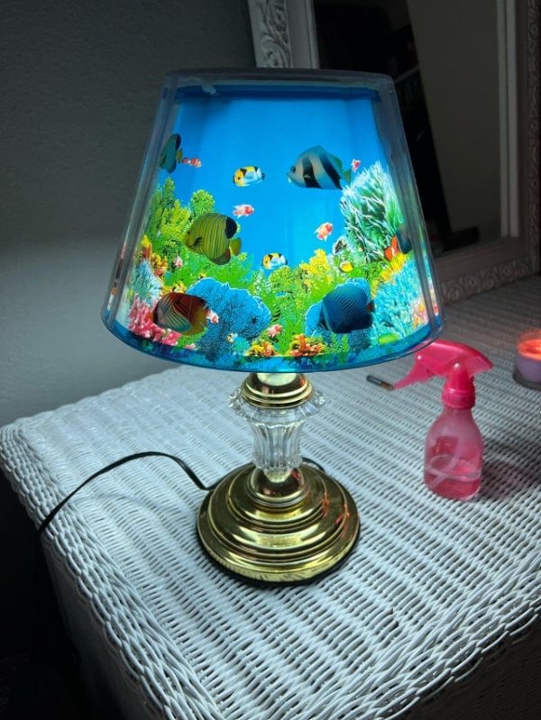 В этой лампе плавают рыбки