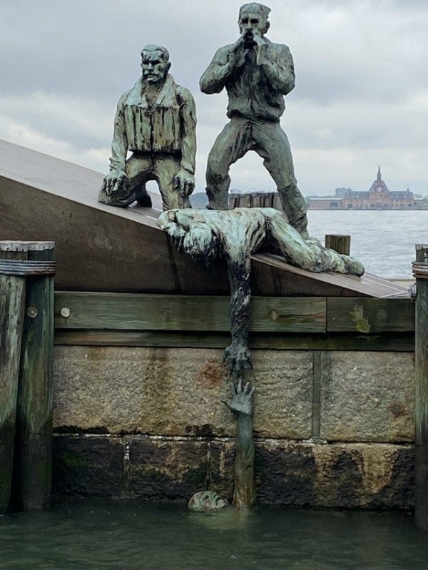 Памятник американским морякам торгового флота