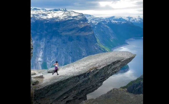 Язык тролля - чудо-гора в Норвегии