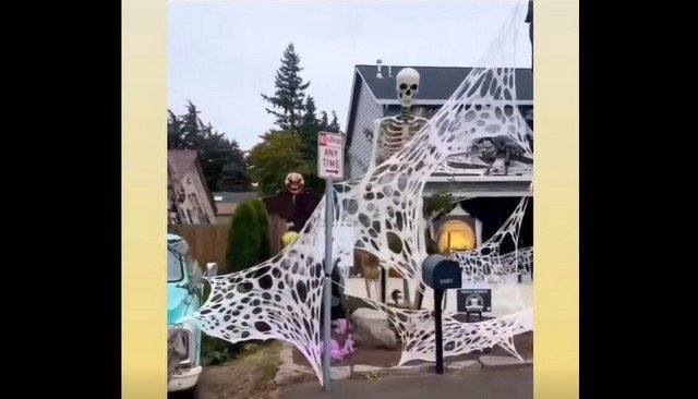Украсил дом к Хеллоуину