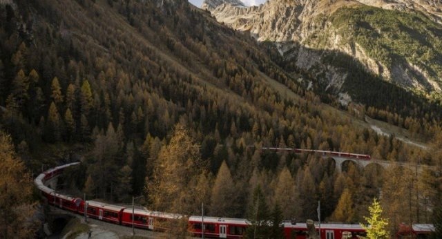 В Швейцарии собрали самый длинный поезд в мире - 100 вагонов