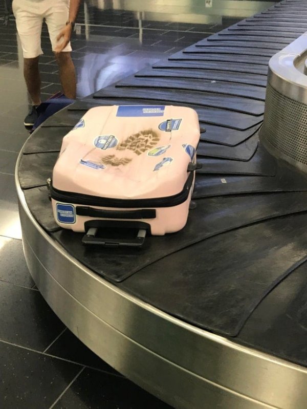 Мне так жаль владельца этого чемодана