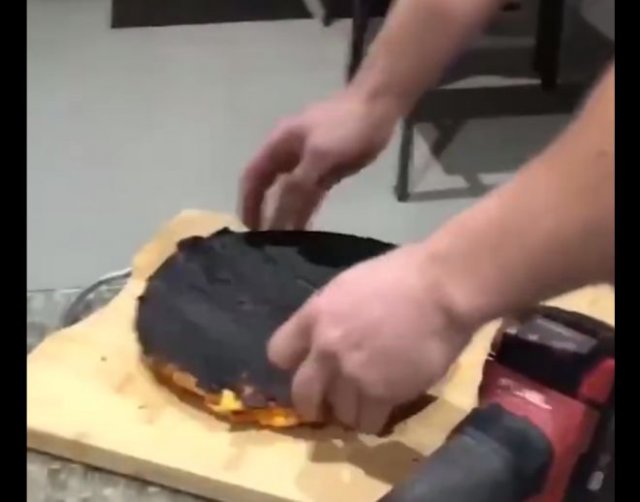 Лайфхак: что делать, если пицца подгорела снизу?