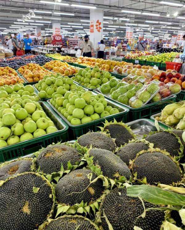В супермаркетах в Армении продают подсолнух целиком