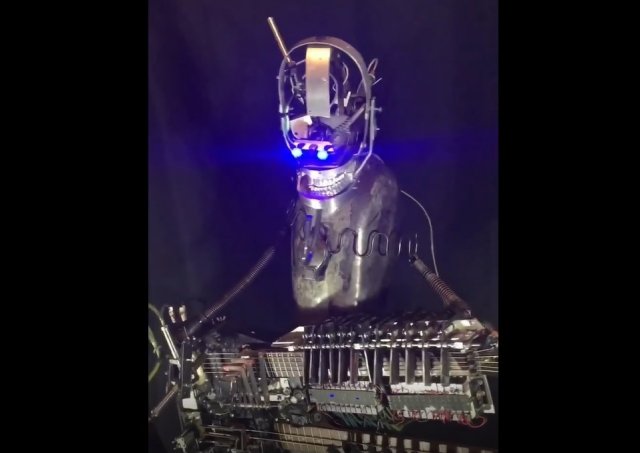Музыкальная пауза: настоящий робот, который играет рок