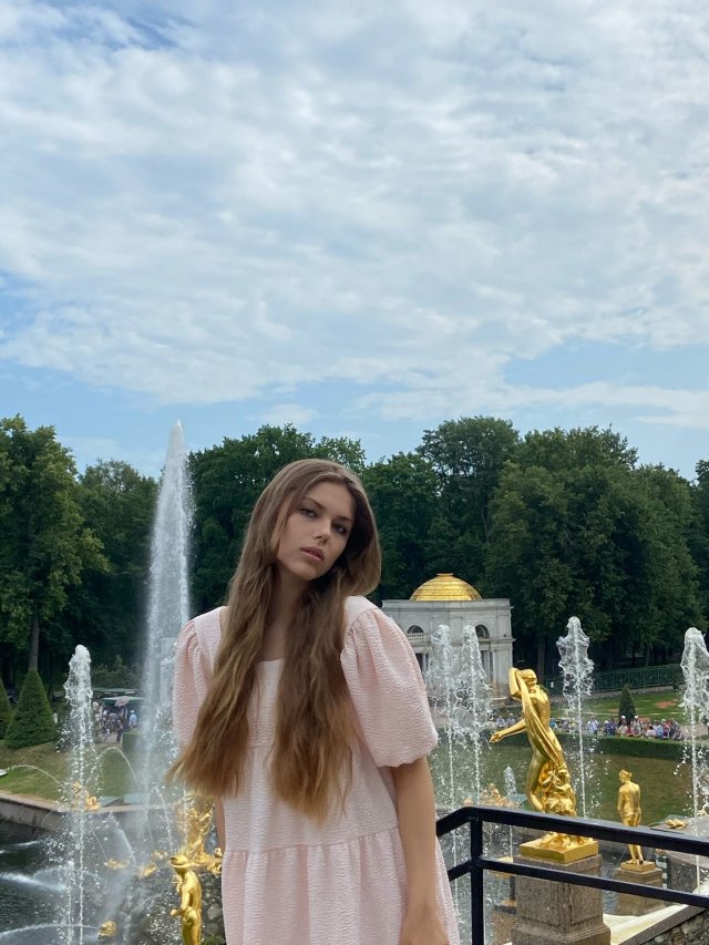 16-летняя школьница из Ростова Дарья Федорова победила в конкурсе «Королева Юга России 2022»