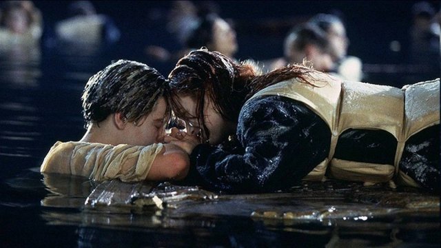 Джеймс Кэмерон ответил, мог ли герой ДиКаприо спастись в легендарном фильме &quot;Титаник&quot;