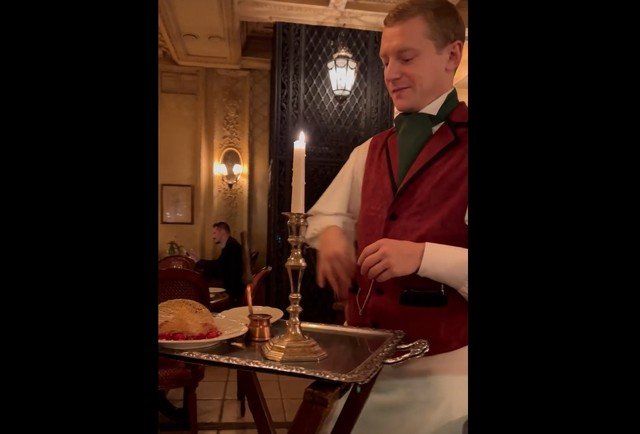 Как подают еду в элитном ресторане &quot;ПушкинЪ&quot; в Москве