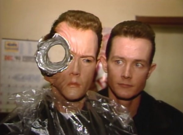 Роберт Патрик и его жидкометаллическая версия на съёмках фильма «Терминатор 2: Судный день» (1991)