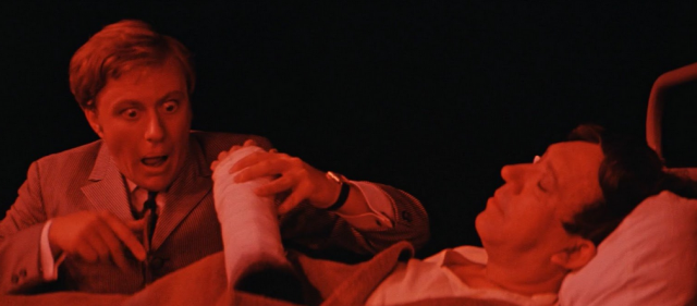 В страшном сне Козодоева в фильме &quot;Бриллиантовая рука&quot; снялся и Леонид Гайдай. А вернее сказать - это его рука летала и душила Гешу.