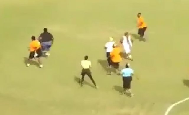 Матч-года: женщины плюс-сайз из Ганы играют в футбол, чтобы похудеть