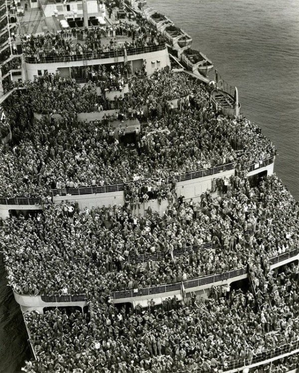 Американские солдаты возвращаются домой после Второй мировой войны, 1945 год