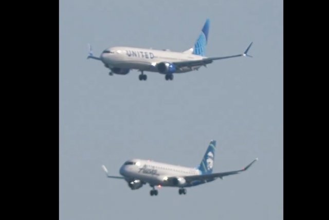 Два самолета одновременно заходят на посадку