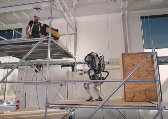 Двуногий робот Atlas от Boston Dynamics помогает на стройке: джамшуты и равшаны больше не нужны