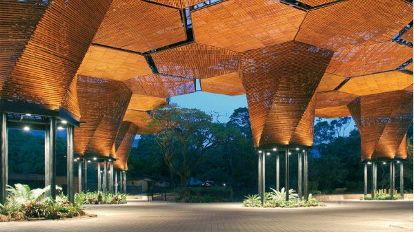 Архитектура ботанического сада в городе Медельин, Колумбия