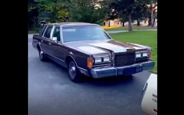 Нестареющая классика из 80-ых: Lincoln Continental Town Car