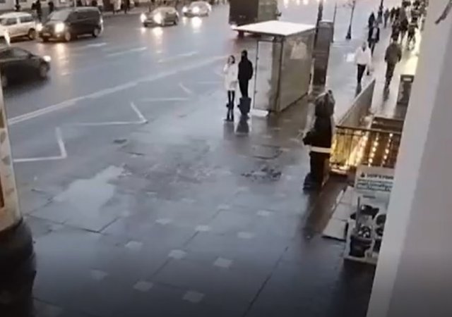 Настоящий Бэтмен спас девушку от грабителя на улицах Петербурга