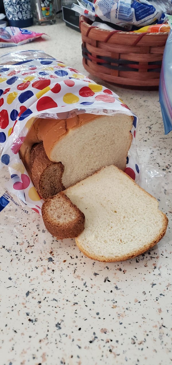 Внутри хлеба оказался ещё один мини-хлеб