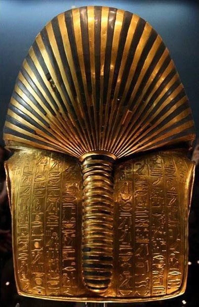 Обратная сторона бюста Тутанхамона