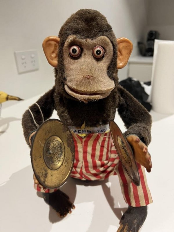 Игрушка обезьянка из 1950-х годов