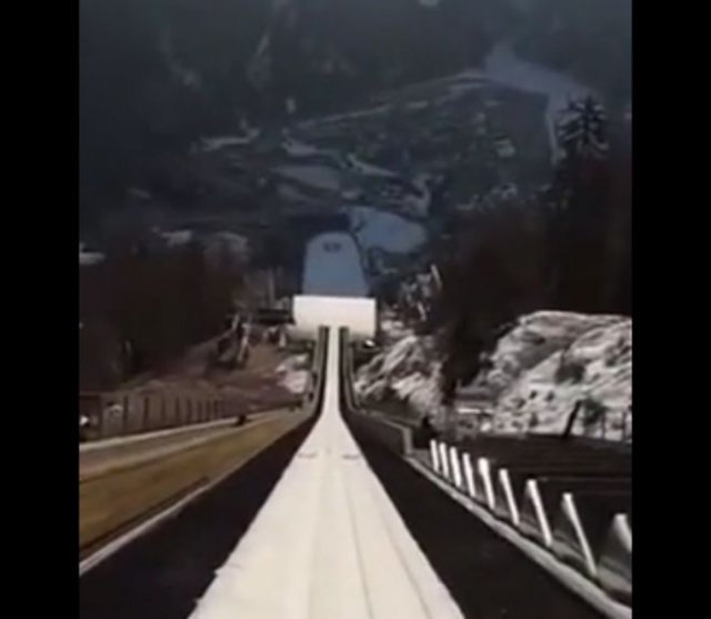 Скоростной спуск и прыжок на лыжах от первого лица