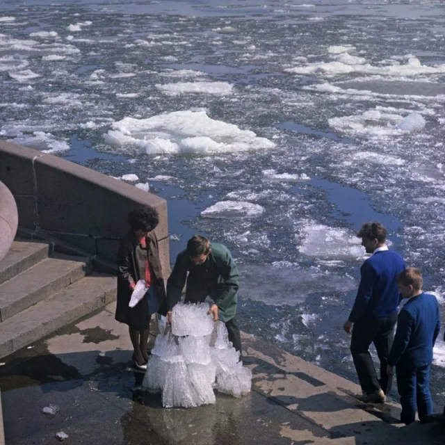 Весенний лёд на Неве. 1969 год