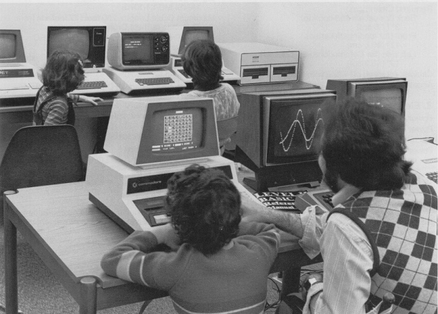 Урок компьютерной грамотности в детском саду в городе Шауляй в Литве, 1988 год