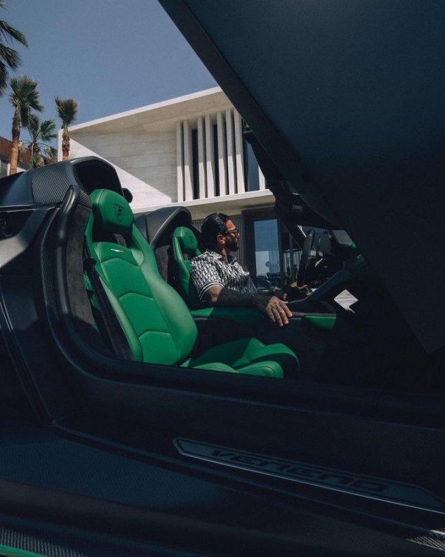 Тимати купил эксклюзивный Lamborghini Veneno Roadster за 725 миллионов рублей