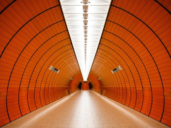 «Апельсиновая» станция метро в Мюнхене, Германия