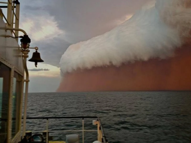 Огромная пылевая буря в Австралии, 2013 год