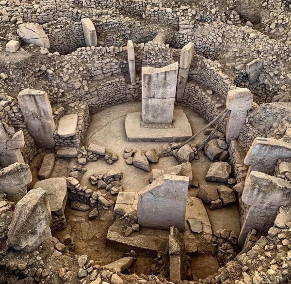 Таинственный археологический памятник и храм Гёбекли-Тепе, расположенный в Турции